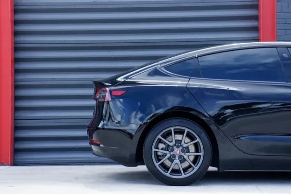 2020 Tesla Model 3 Standard Range Plus - Image 3