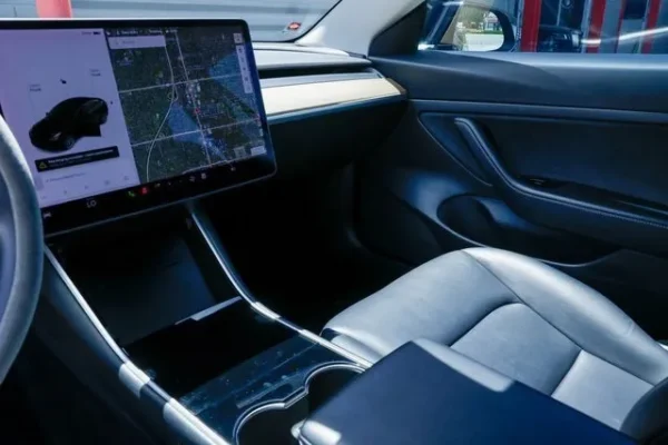 2020 Tesla Model 3 Standard Range Plus - Image 8